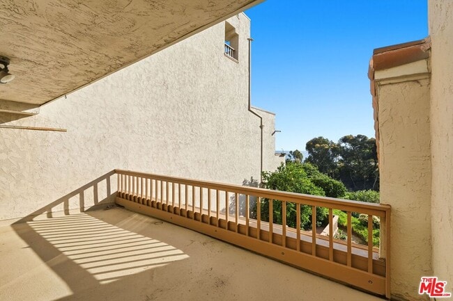 Building Photo - 23926 De Ville Way