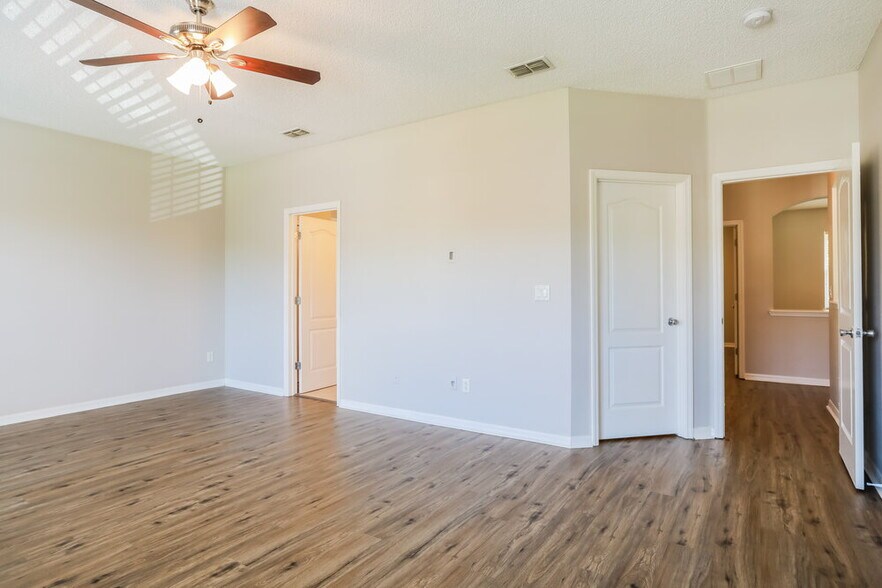 Building Photo - 2411 Watermill Dr