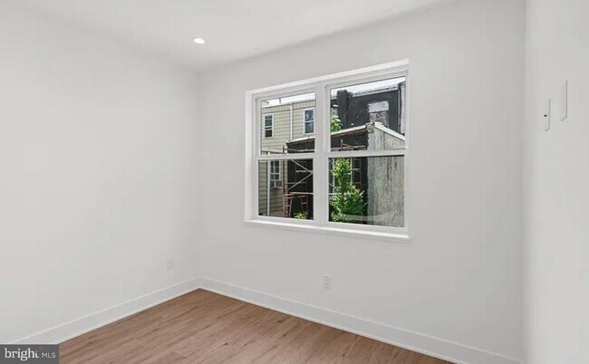 Building Photo - 1546 N Darien St