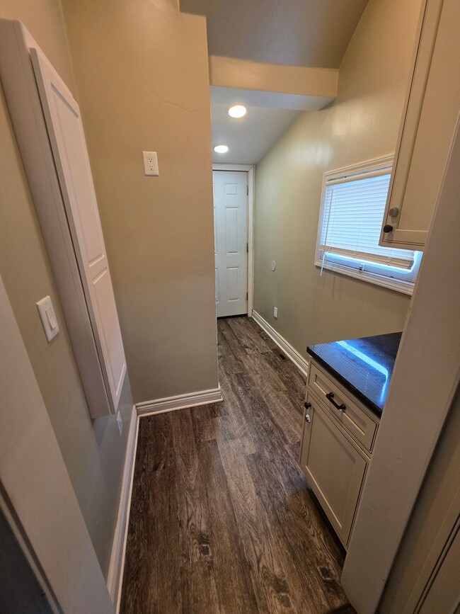 Building Photo - Newly Fully Furnished Midtown House
