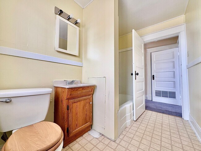 Building Photo - 1425 Miami St