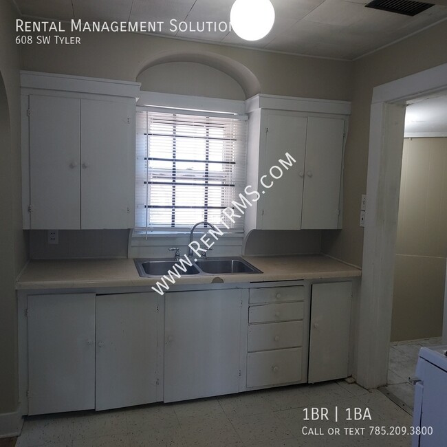 Building Photo - 608 SW Tyler-