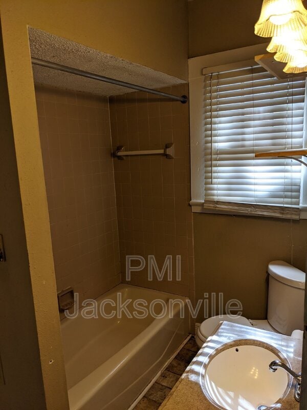 Building Photo - 1211 Hollywood Ave