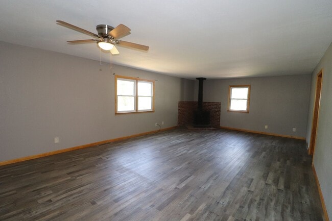 Building Photo - Spacious Home for rent!