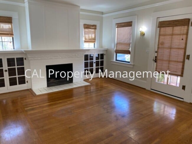 Building Photo - Charming 2 Bed/1.5 Bath house!