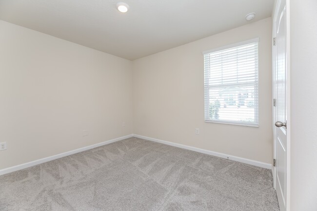 Building Photo - 86269 Express Ct