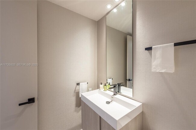 Building Photo - 251 Crandon Blvd