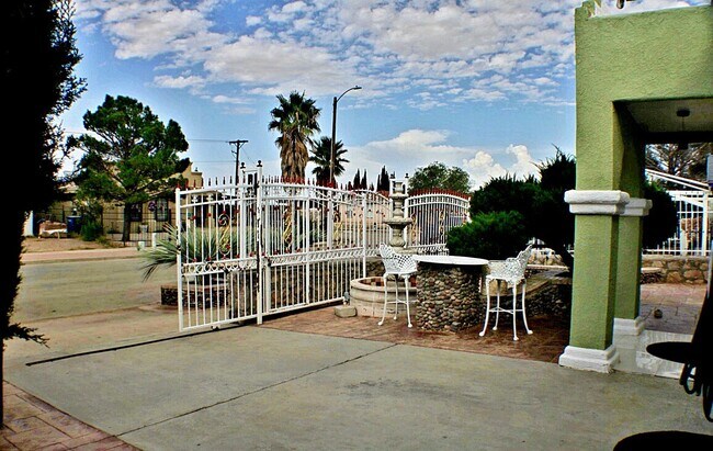 Building Photo - 6244 Kings Bridge Dr