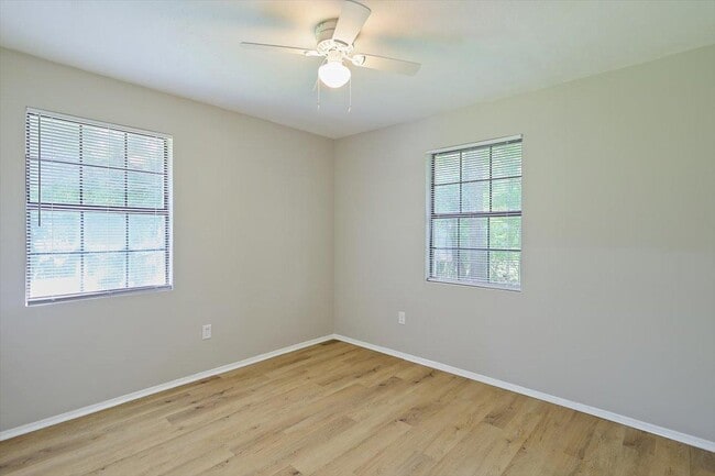 Building Photo - 642 Sweetgum St