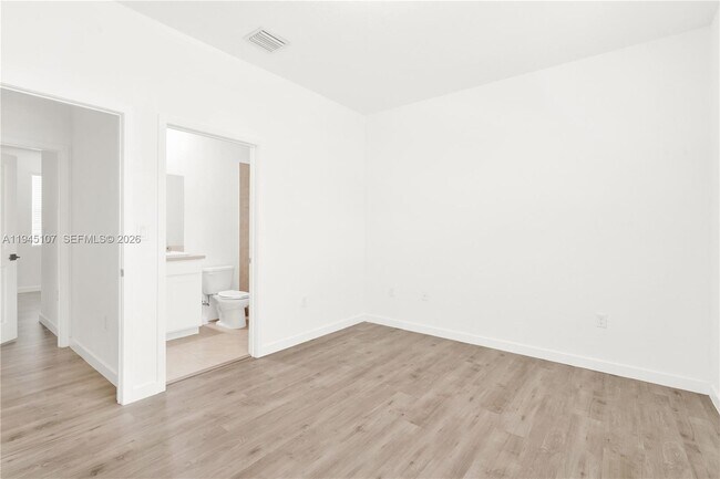 Building Photo - 444 NE 5th St