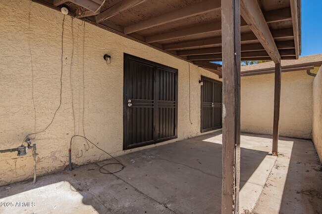 Building Photo - 4536 W Maryland Ave