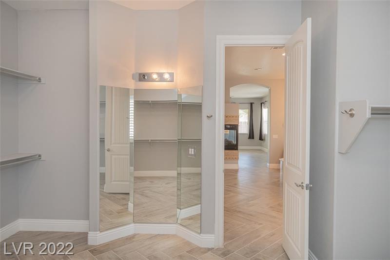 Primary Closet - 4935 Moncada Way