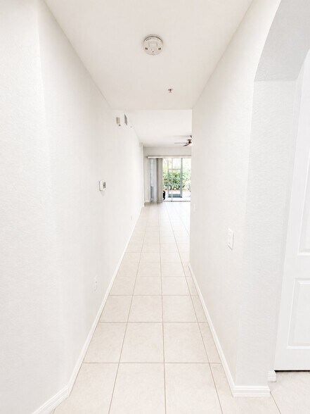Building Photo - 1445 Mariposa Cir