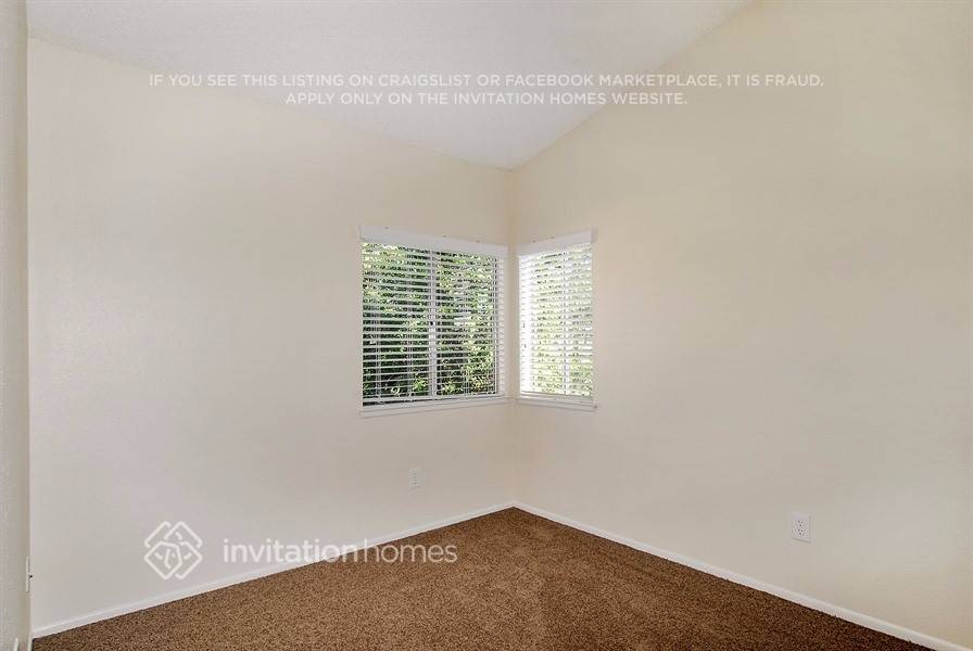 Building Photo - 15940 Miller Ave