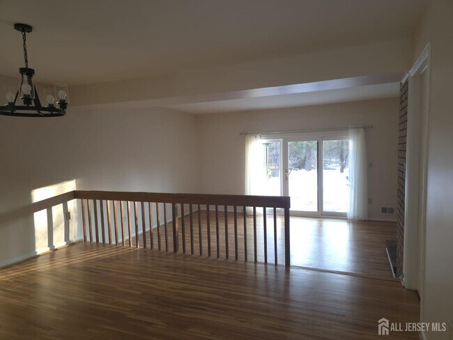 Building Photo - 161 Willowbrook Dr