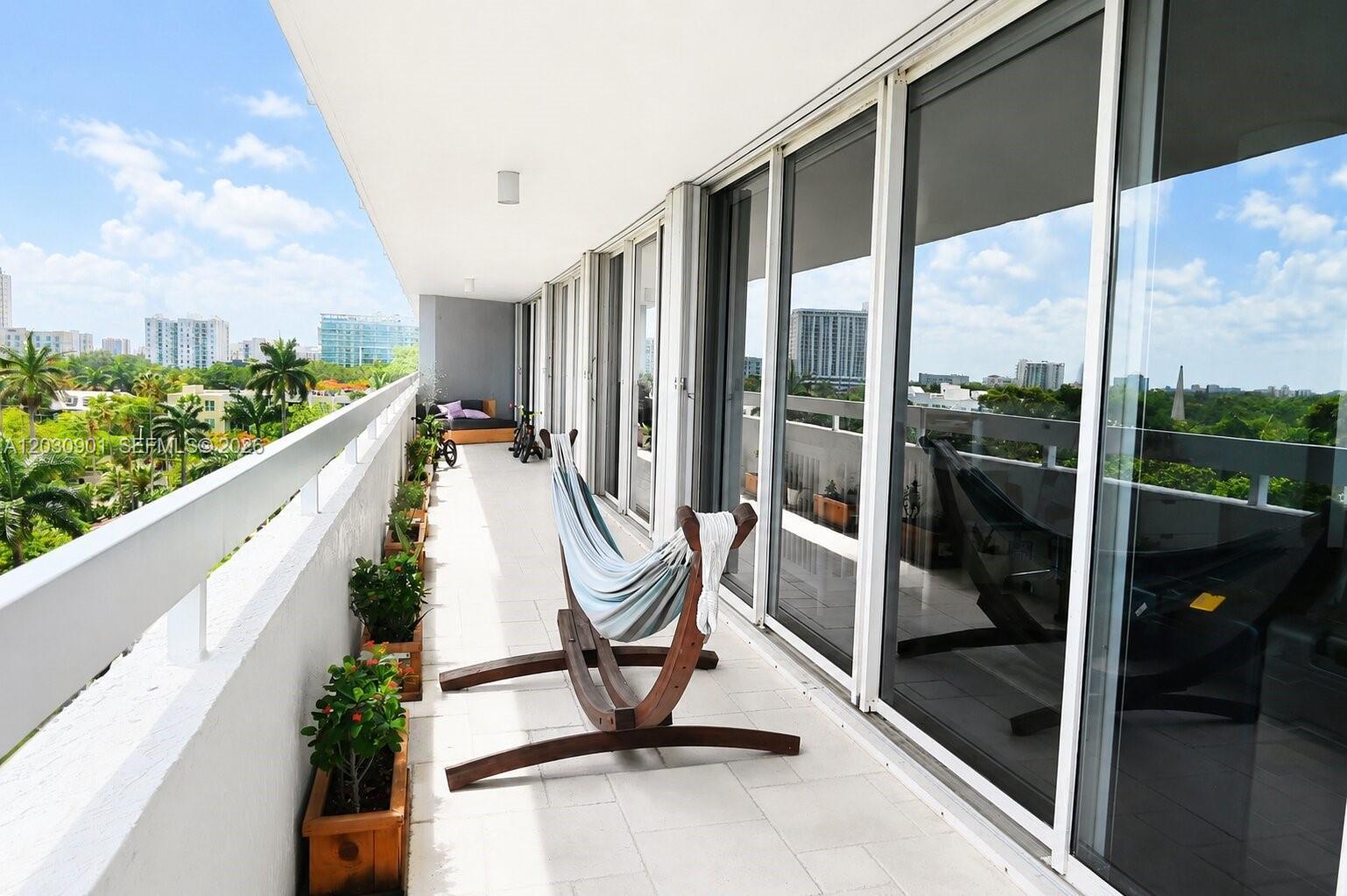 Building Photo - 1627 Brickell Ave