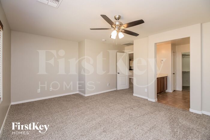 Building Photo - 914 W Desert Canyon Dr