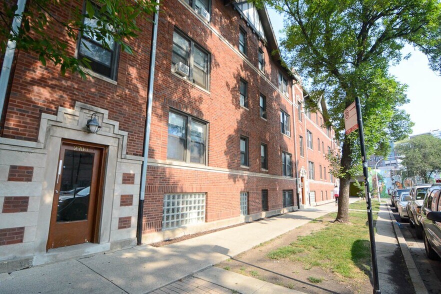 Primary Photo - 2706 N Spaulding Ave