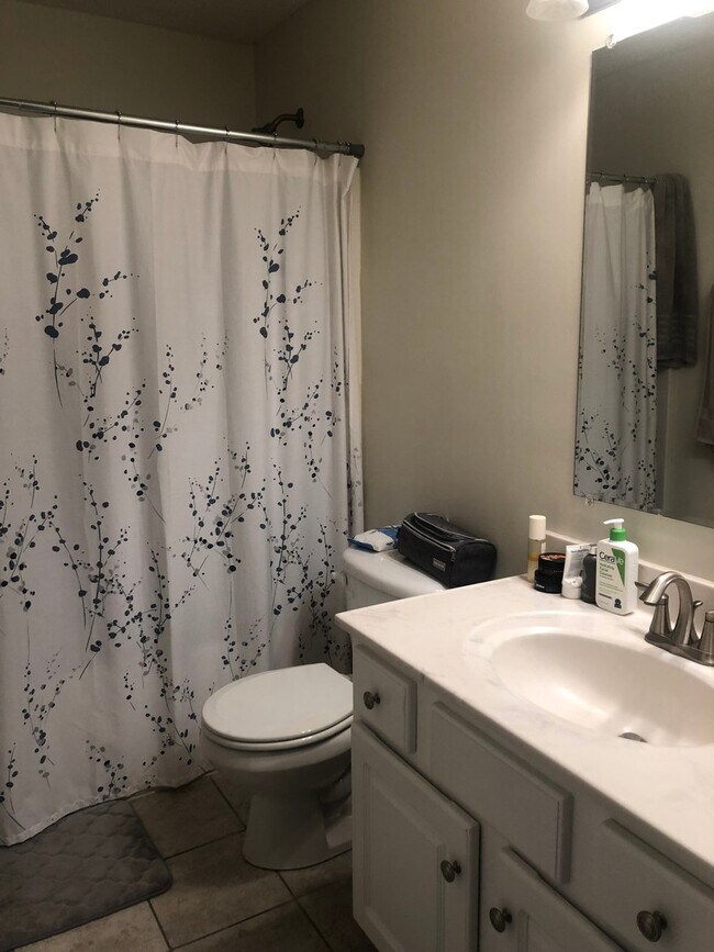 Building Photo - Two bedroom condo, top floor, with view, near Timberlake/ Liberty/ CVCC