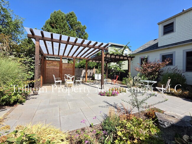 Building Photo - 3015 NE 67th Ave