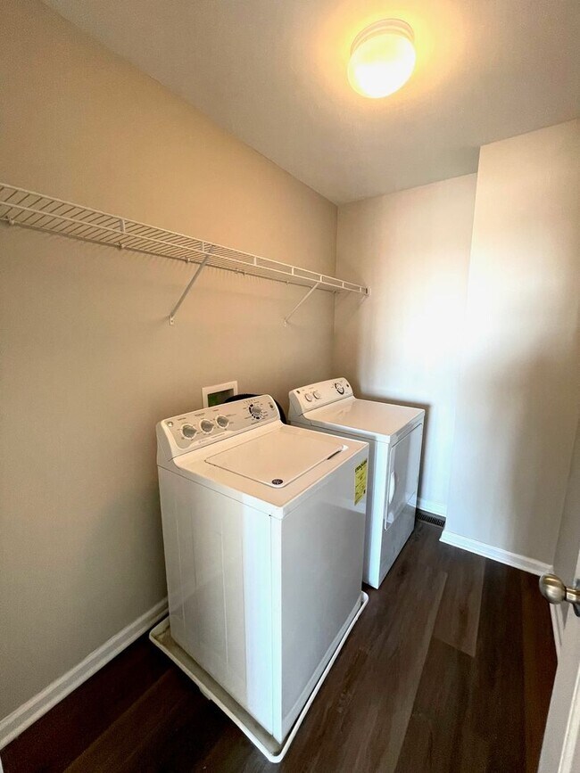 Building Photo - Renovated Polo Fields Home!