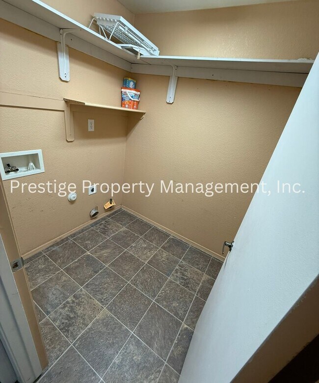 Building Photo - Large Sahuarita home in a cul-de-sac!