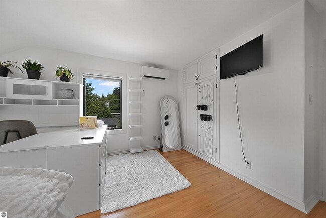 Building Photo - 7320 Peninsula Dr