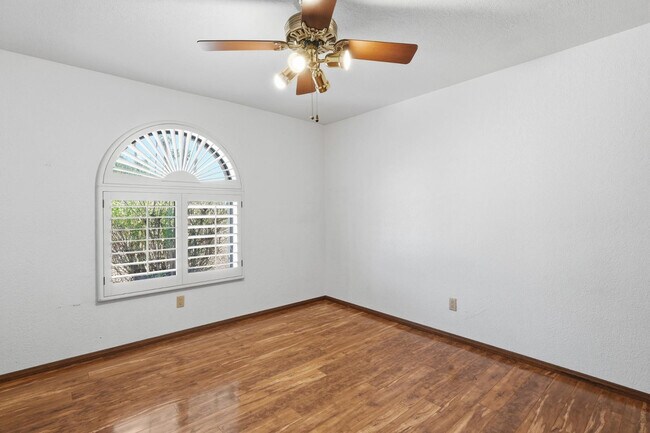 Building Photo - 1003 E Calle Monte Vista