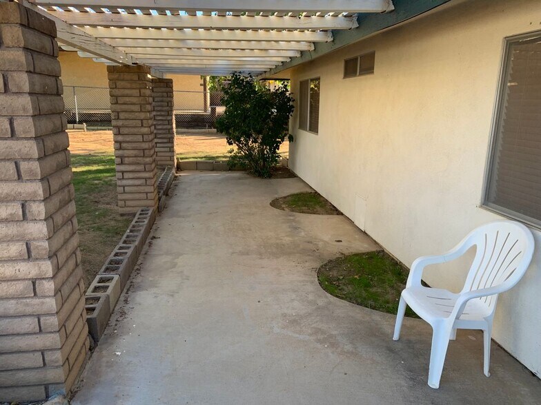 Building Photo - 7555 Victoria Ave