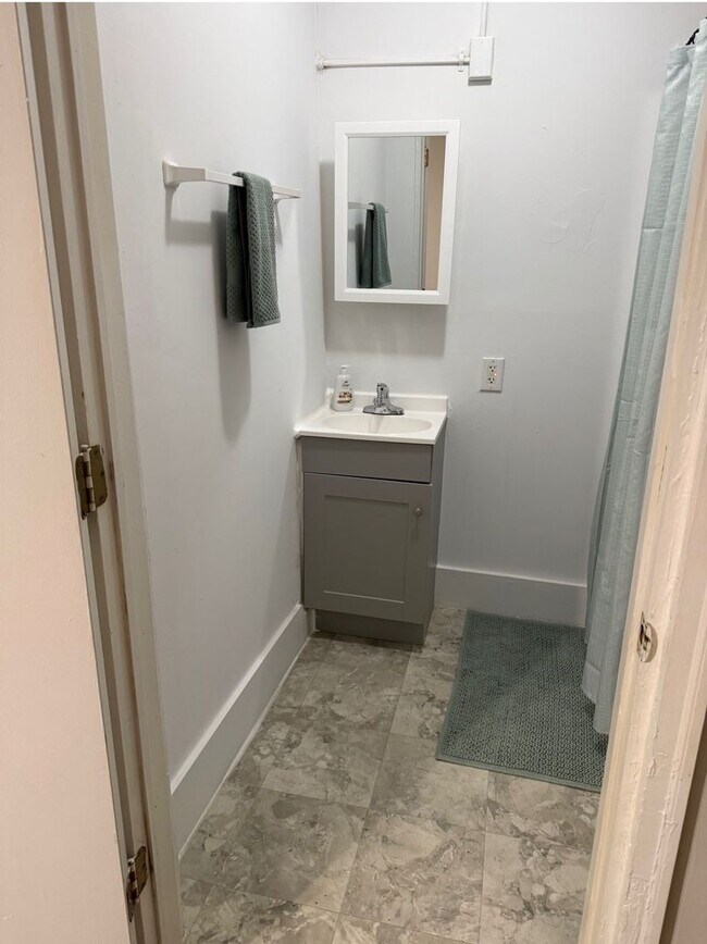 Building Photo - 800-806 N 8th / 718 Union