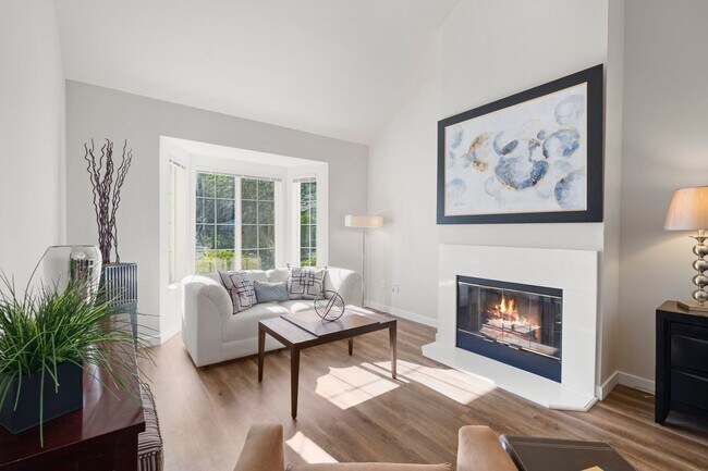 Building Photo - Water’s Edge Townhomes – Luxury Townhomes for Rent in Tacoma
