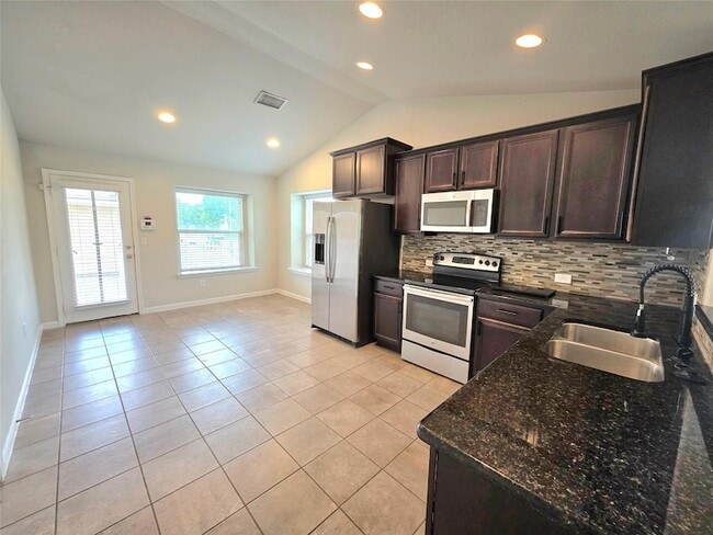 Building Photo - 517 Heritage Springs Trail