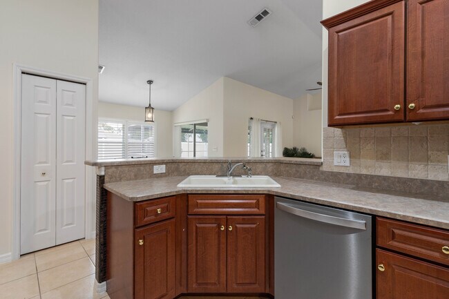 Building Photo - 46 Fenwood Ln