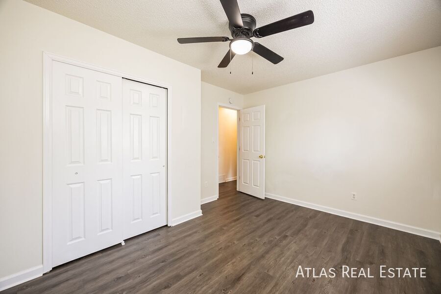Building Photo - 4419 Dewey Dr