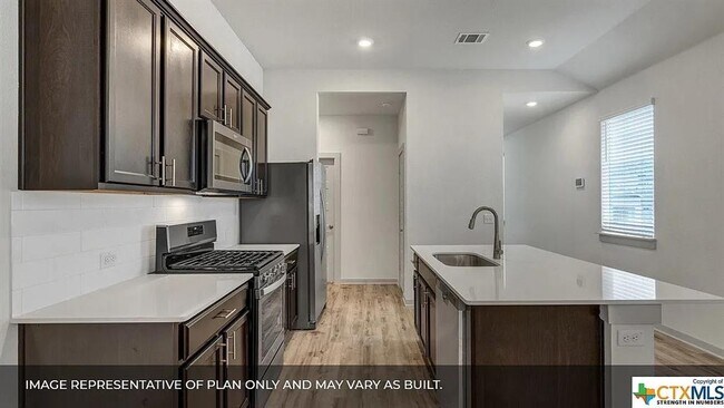 Building Photo - 325 Fairfax Ave