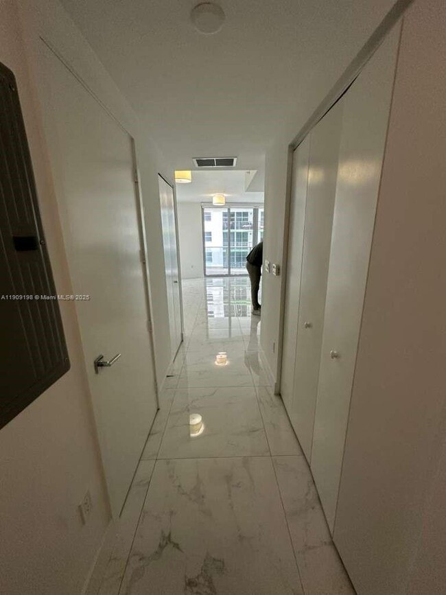 Building Photo - 488 NE 18th St