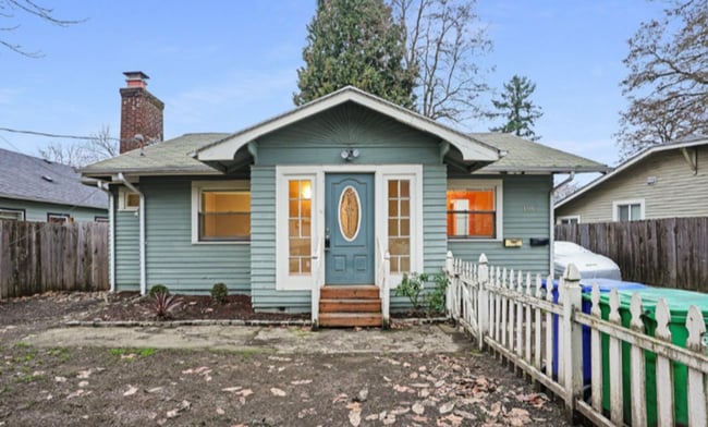 Primary Photo - Updated 3br/2ba home with bonus room and f...