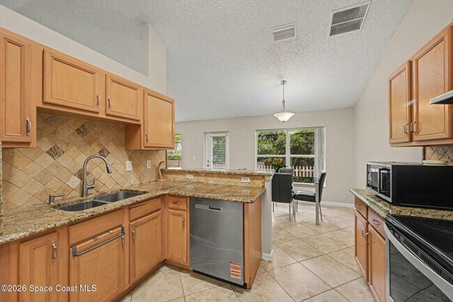 Building Photo - 558 Barber St