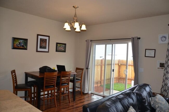 Building Photo - North Plains Single Family Home