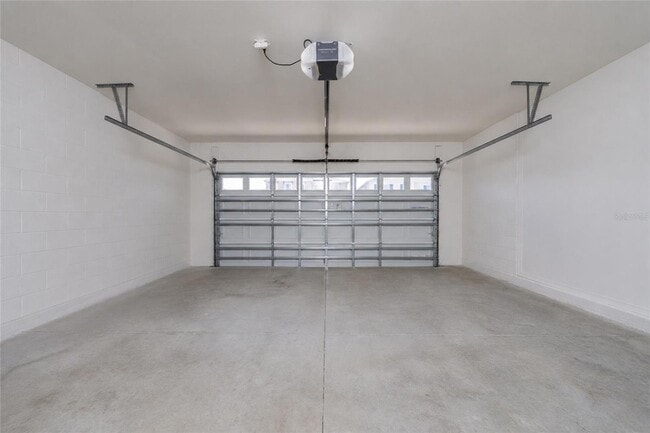 Building Photo - 687 Griffon Ave