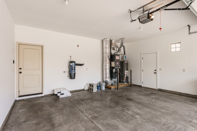 Building Photo - 994 E Winding Creek Dr