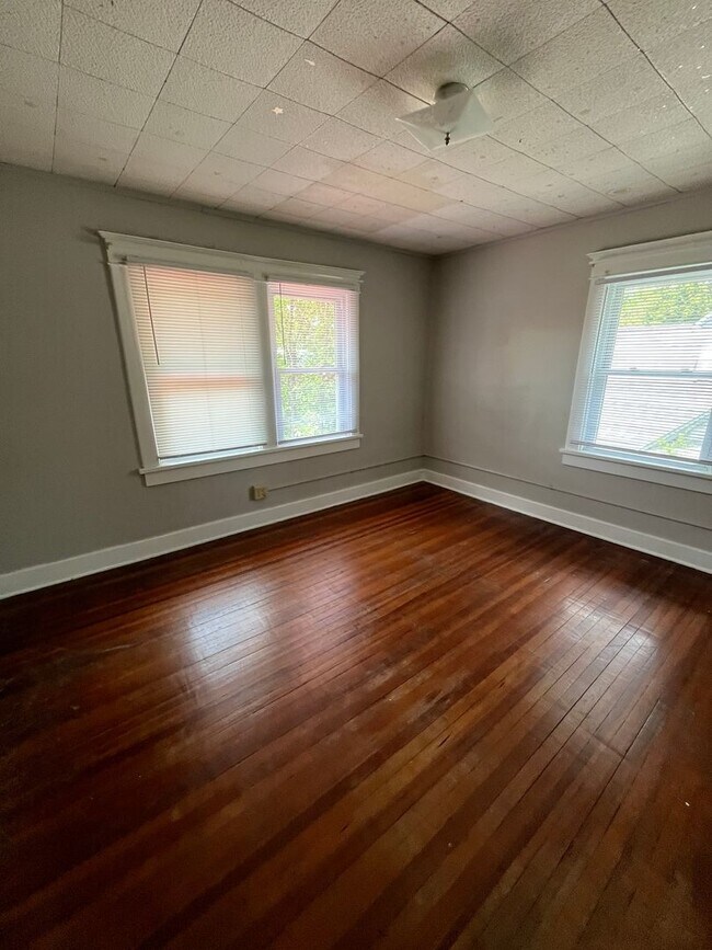 Building Photo - 625 S Fess Ave
