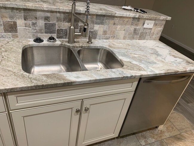 Building Photo - Enjoy this beautifully updated 3 Bed/2.5 Bath Townhome  **Military Discount Available**50% OFF 1s...