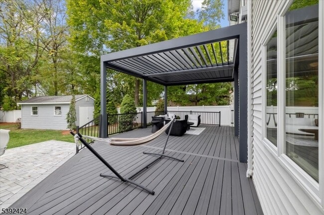 Building Photo - 827 Alden Rd