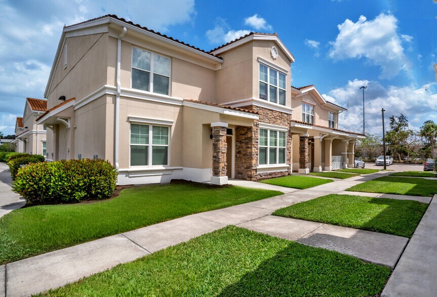 Primary Photo - Courtyards at Estero