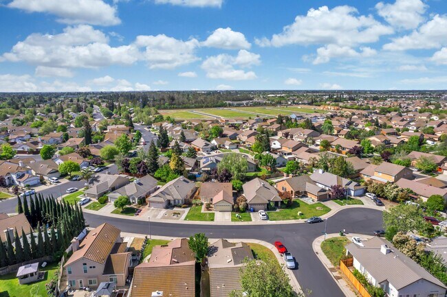 Building Photo - 8566 Aspen Brook Way