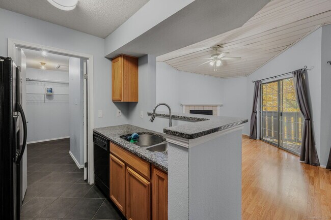 Building Photo - 33 Crown Knoll Ct