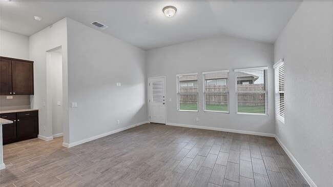 Building Photo - 1941 Colonial Ave