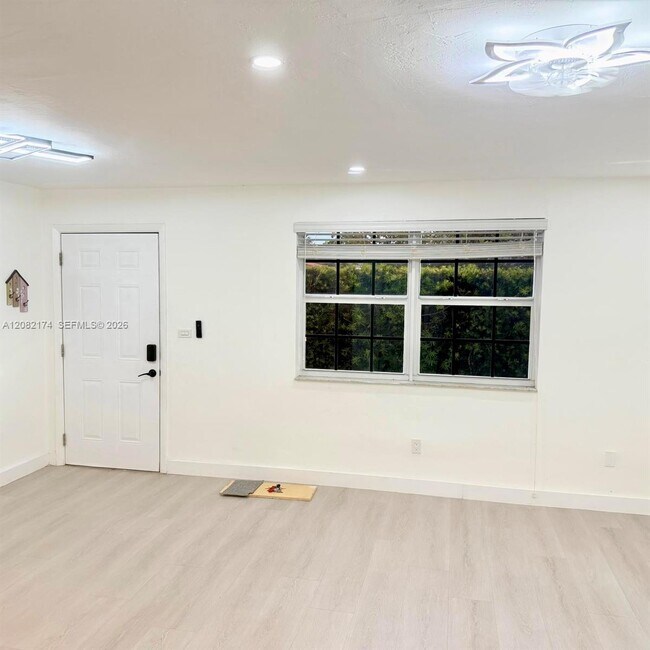 Building Photo - 2015 SW 27th Ave