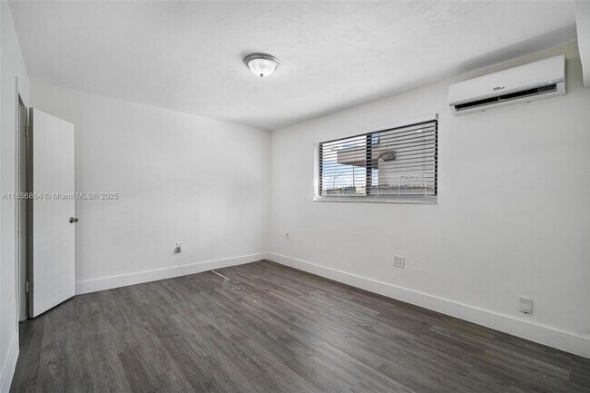 Building Photo - 7600 Pembroke Rd